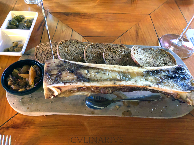 Beenmerg van de gril bij Taberna do Capitão, Funchal, Madeira