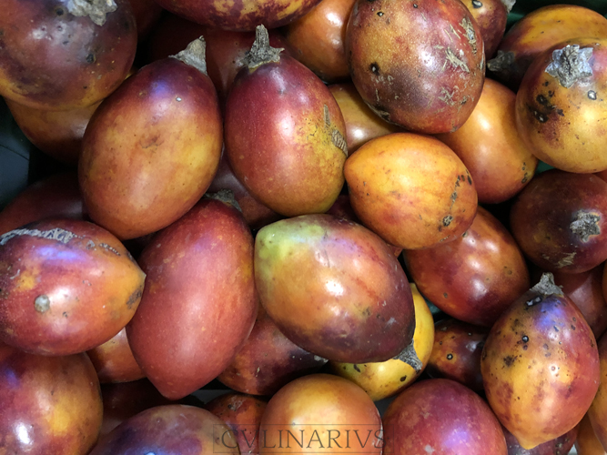 Tamarillo bij de groenteboer in Câmara de Lobos op Madeira